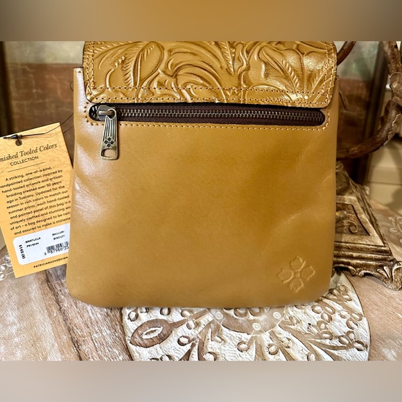 NWT Patricia Nash “Balluri” Medium Crossbody in Biscuit w/ extra shoulder strap. - Picture 5 of 16